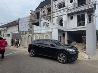 Dijual rumah baru 3 lantai siap huni di Tebet Jakarta Selatan