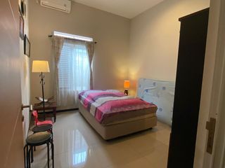 JUAL CEPAT! Rumah Super MURAH Cantik FULL FURNITURE, Strategis dekat jalan raya