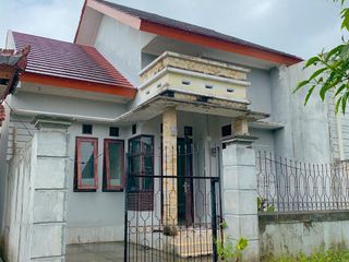 Rumah di kompleks Senteluk batu layar dekat Senggigi