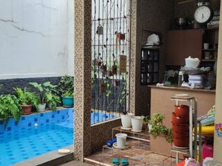 Jual Rumah Mewah Semi Furnuish Di lengkapi Kolam Renang Lokasi Strategis Dan Bebas Banjir Di Metland Menteng