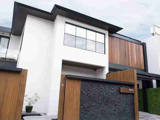 dijual villa luxury lantai 2 lokasi petitenget seminyak