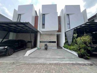 Rumah 2 lantai, eksklusif 3 unit, siap huni, bisa KPR bank apa aj