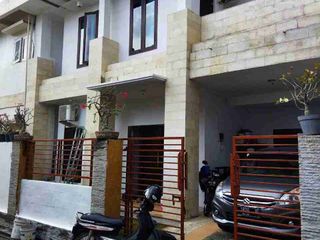 dijual rumah minimalis lantai 2 renon