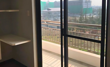 BELOW ZONAL in IVORY WOOD ACACIA ESTATES, PALMIRA BLDG. TAGUIG | 3BR UNIT WITH PARKING | FOR SALE