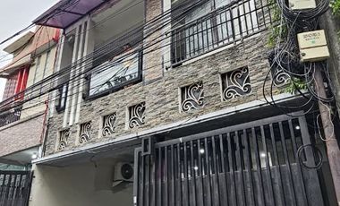 Di Jual Rumah 3 Lantai FREE MOBIL  di Kembangan , Jakarta Barat