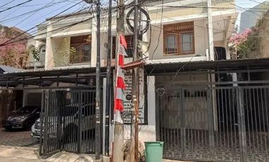 Di Jual Rumah 2 Lantai Lokasi Strategis di Kebon Jeruk, Jakarta Barat