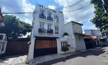 Rumah Mewah 3 Lantai Pejaten Barat Jl Siaga LT 134 LB 400 SHM Bebas Banjir