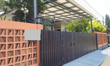Jual Rumah Mewah dan Sebagian Isinya di Kota Subang Dekat Sarana Umum