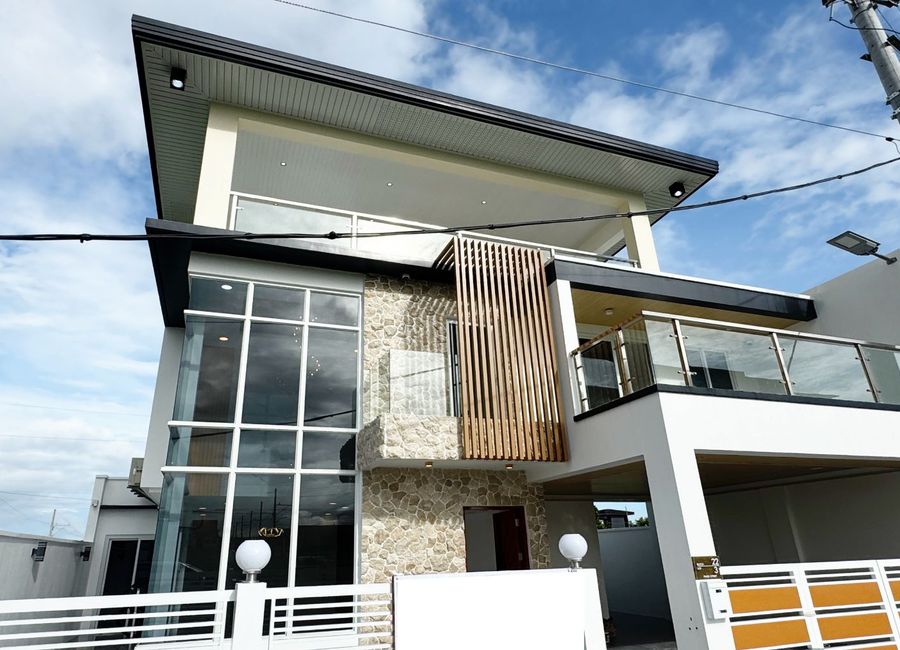 Dintano Street, Santo Domingo, Santa Rosa, Laguna