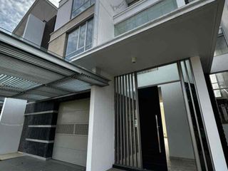 Disewakan Rumah The Mozard Signature 4 Kamar Tidur Baru