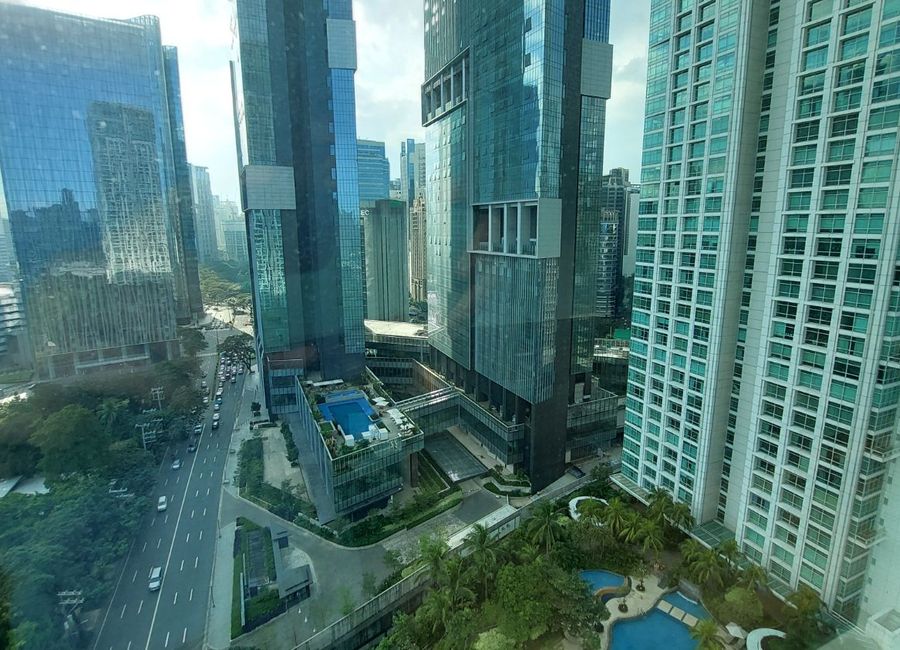 One Roxas Triangle ORT 3BR Condo Rent Makati City | Lamudi.com.ph