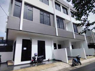 Rumah Semi Ruko 3,5 Lantai Kemayoran Jakarta Pusat
