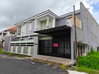 Dijual rumah 2 lantai siap huni di Perumahan Mojopahit Jember