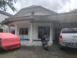 Rumah dan Kantor lokasi strategis di depan jalan raya cikutra