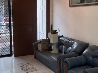 DIJUAL RUMAH BAGUS DAN TERAWAT BEBAS BANJIR HARGA TERMURAH DI TAMAN PALEM LESTARI