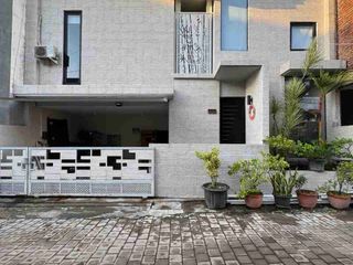 dijual rumah lantai 2 kerobokan