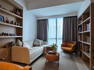 2 BR Unit w/ Maid's Quarter + Parking, Newly Renovated, Fully Furnished, High Floor New York Style Condo Unit For Sale
