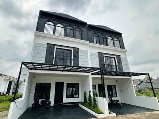 Rumah American house 3 lantai di Lenteng Agung