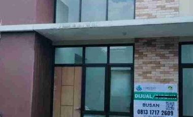DIJUAL RUMAH DI CLUSTER VILLAGIO CITRA RAYA DEKAT MALL CIPUTRA DAN 3 PINTU TOL UTAMA.
