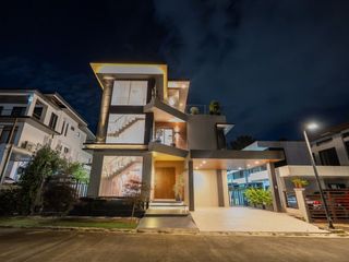 Modern Home in Tokyo Mansions South Forbes for Sale