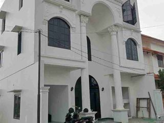 Rumah Dan Kost Aktif 3 Lantai Dekat UNS