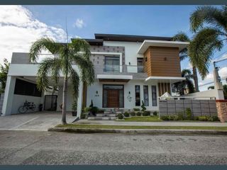 ULTRA LUXURIOUS MANSION FOR SALE WITH SPA AND POOL NEAR CLARK