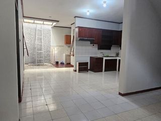 Di Sewa Rumah Jl Puter Bintaro Jaya Sektor 5 dekat ke STAN Tangerang selatan