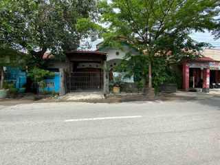 BREBES PASARBATANG RUMAH 2 LANTAI STRATEGIS PADAT PENDUDUK SEWA MURAH