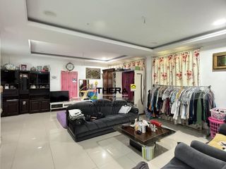 Dijual rumah 3,5 Lantai dengan lahan luas di seraya nagoya cocok untuk usaha kost dan hotel