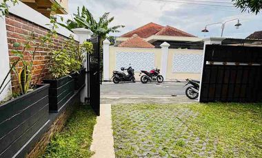 Dijual rumah Jo glo  klasik  medrn  Di Colomadu