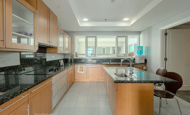 🔆 RUSH SALE! 3BR Unit in One Roxas Triangle
