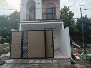 TERKEREN RUMAH TINGGAL STRATEGIS DI RUNGKUT SELANGKAH JL KEMBAR PANDUGO