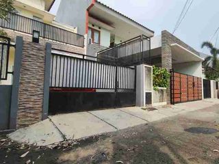 Rumah Keluarga Ideal  2 Lantai Pondok Kelapa, Duren Sawit | LT 209 m²