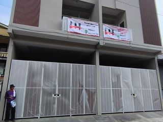 Di Jual Rumah buat Usaha 2 lantai area gunung anyar Jawa timur