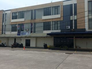 Ruko 3 lantai Strategis siap huni SHM di Transmart buahbatu, Bandung