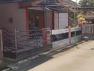 tanah pekarangan bonus rumah layak huni dekat pasar gentan kaliurang km 10