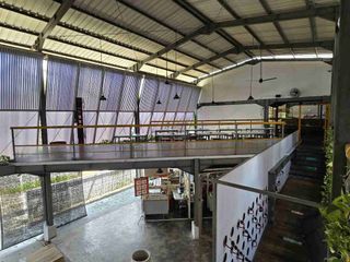 LANGKA! DISEWAKAN BANGUNAN KOMERSIAL MERR HOOK. ADA LAHAN PARKIR