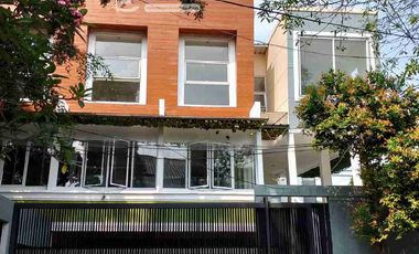 DIJUAL RUMAH MEWAH DI PONDOK INDAH POSISI HOOK SIAP HUNI