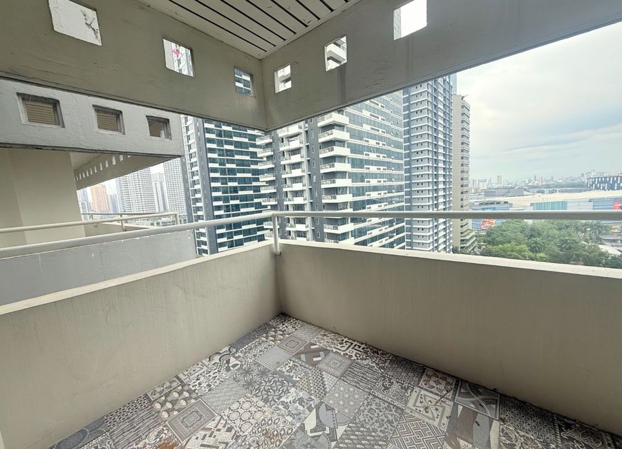 THE CRESCENT CONDOMINIUM, Ortigas Center, Pasig City, Large Bi-Level 3 ...