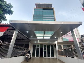 Gedung Kantor 4 Lantai dengan Lift di Tebet Barat Jakarta Selatan
