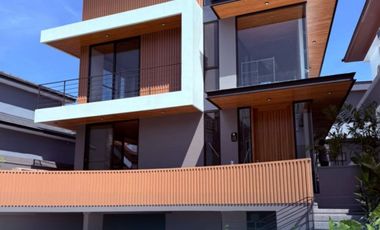Modern Contemporary House for Sale at McKinley Hill Village, Taguig