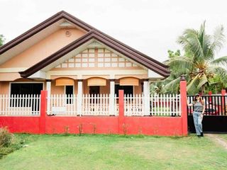 RUSH SALE HOUSE AND LOT FULLY FURNISHED FEW STEPS GOING TO BEACH IN CALAPE BOHOL