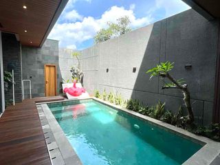 Dijual Villa modern dgn kolam renang pribadi, view sawah,gunung merapi di Jakal Km 11