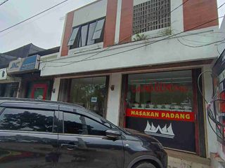 Dijual Cepat 2 Unit Ruko 2 Lantai Gandeng di Jalan Utama, Rumah Makan Padang Lengkap dengan Perabotan.