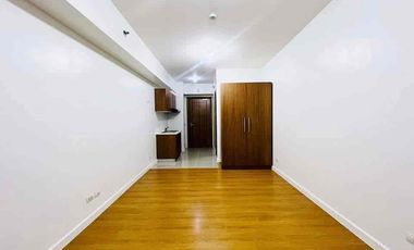 Prime RFO Living in Ermita: 8 Adriatico Manila - Units for Sale