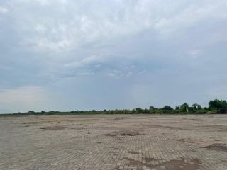 Lahan 3km dari pelabuhan teluk lamong