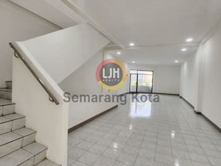 Ruko mewah di jalan MT Haryono