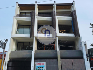 4 STOREY TOWNHOUSE IN MANDALUYONG (BRAND NEW)