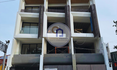 4 STOREY TOWNHOUSE IN MANDALUYONG (BRAND NEW)