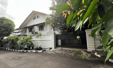 Y371C Rumah Hoek Murah 328 m2 Pulomas Utara Jakarta Timur